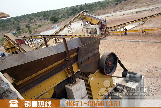 高能顎式破碎機(jī)現(xiàn)場